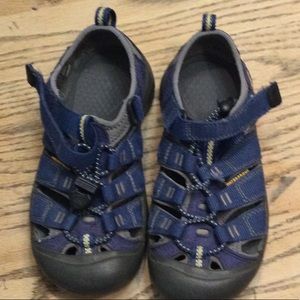 Kids Keen water shoes size 1